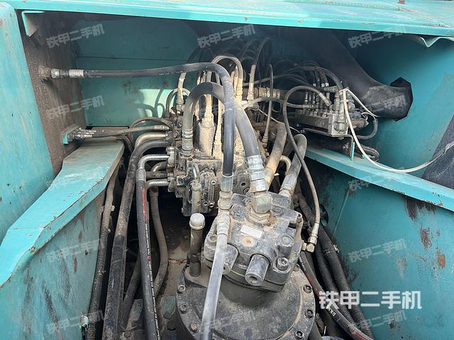 回转马达和主控阀（整机外观）