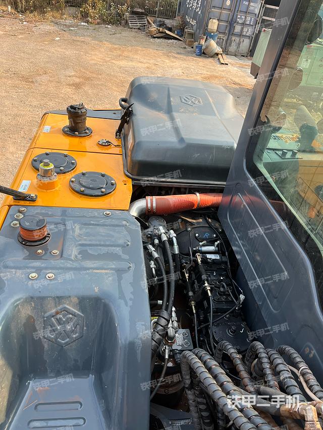 回转马达和主控阀（整机外观）