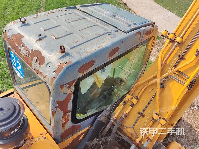 驾驶室顶部（整机外观）