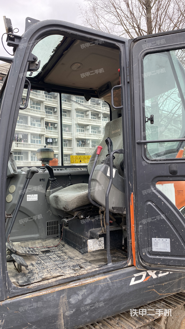 驾驶室整体（整机外观）