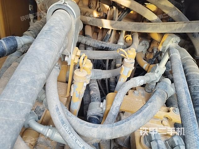 回转马达和主控阀（整机外观）