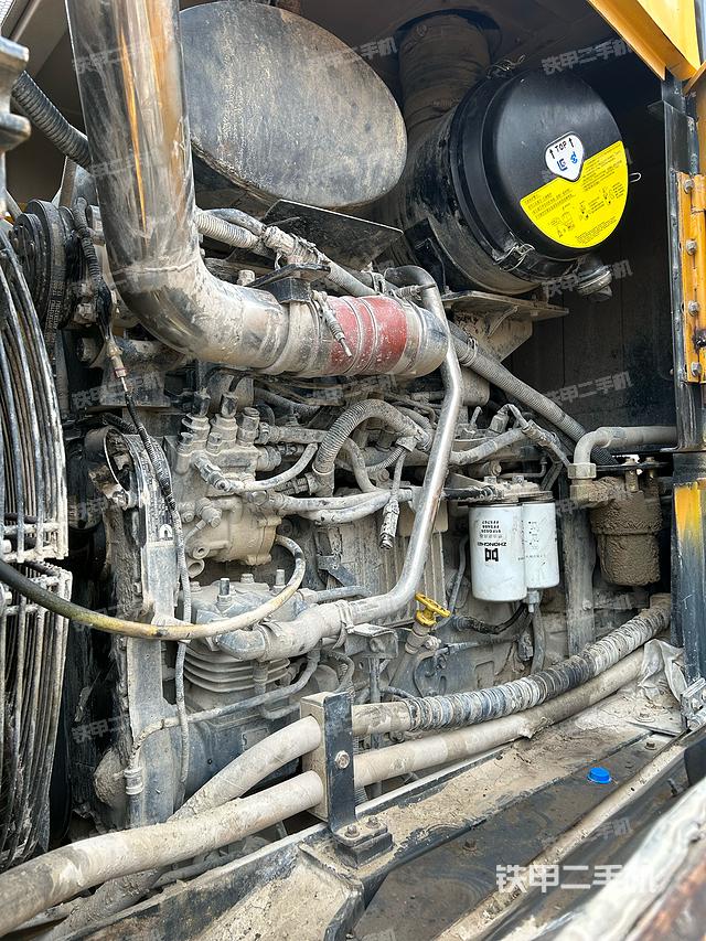 发动机右侧（整机外观及大件）