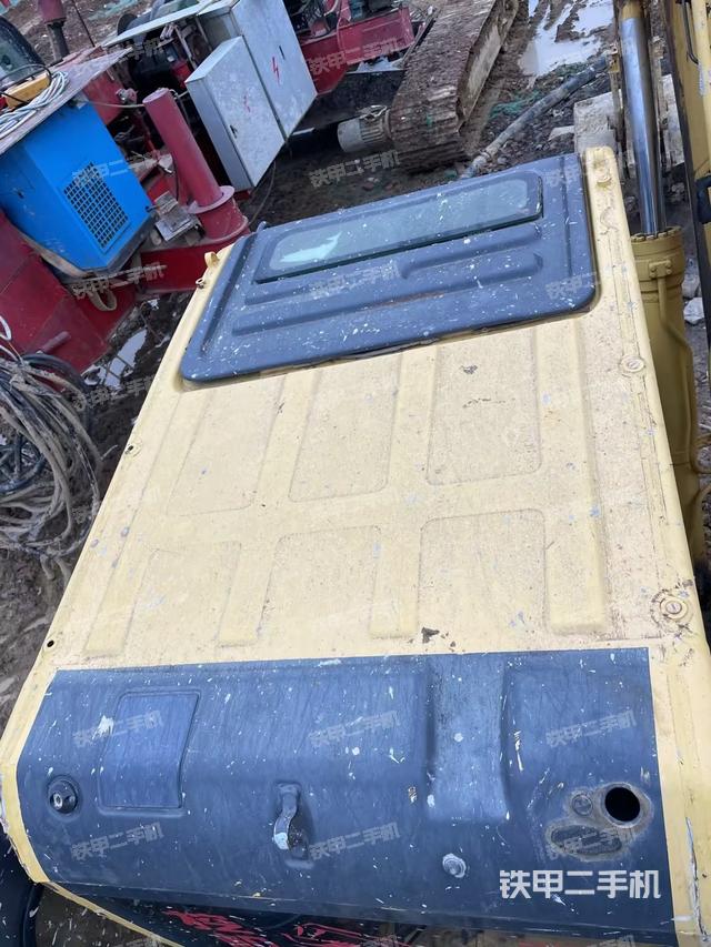 驾驶室顶部（整机外观）