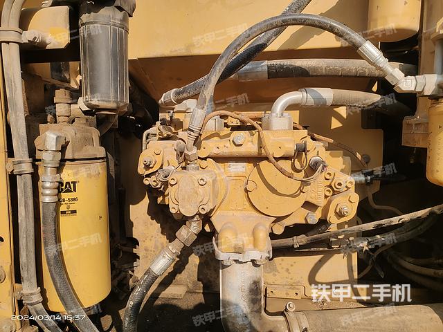 液压泵舱室正面整体（整机外观）