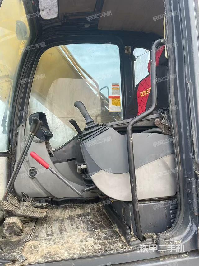 驾驶室整体（整机外观）