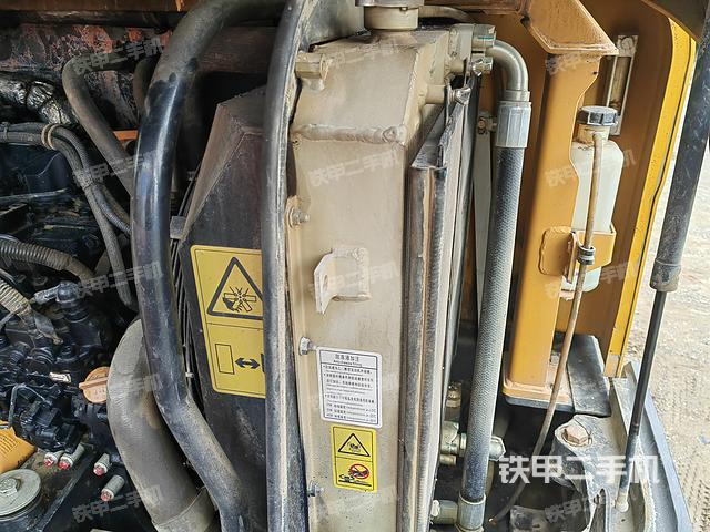 回转马达和主控阀（整机外观）