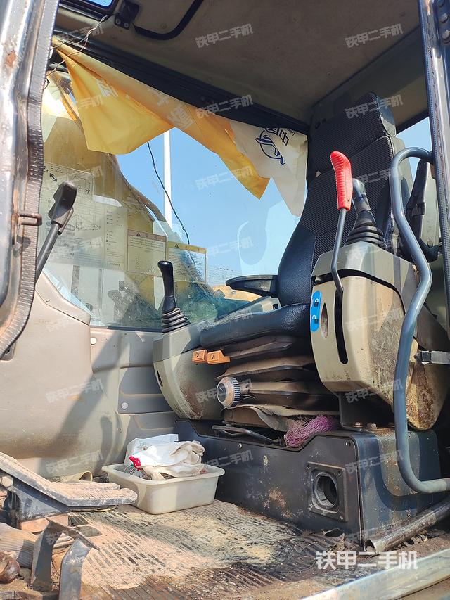 驾驶室整体（整机外观）