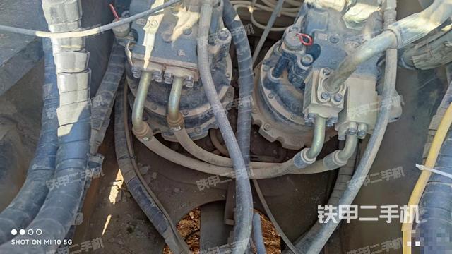 回转马达和主控阀（整机外观）