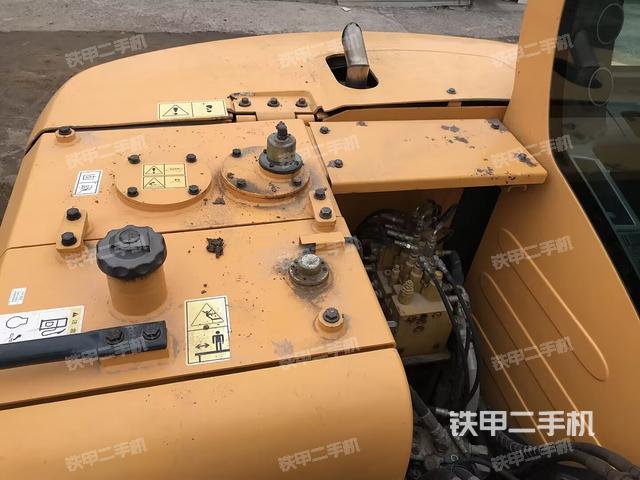 轉(zhuǎn)盤(pán)和下車架正前（工作和回轉(zhuǎn)裝置）