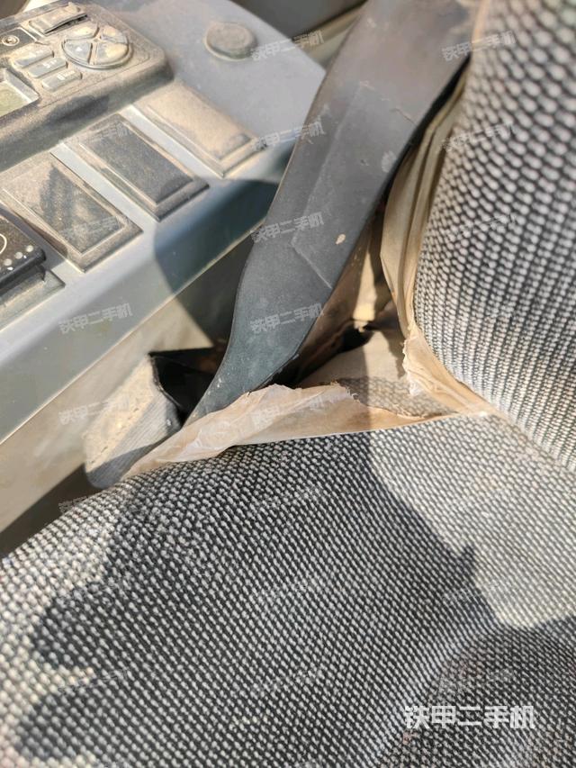 座椅左側(cè)控制臺/音響/含左手柄（駕駛室部分）