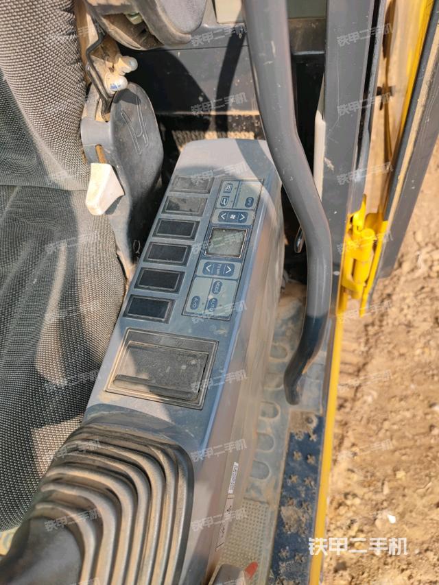 后窗玻璃角標（駕駛室部分）