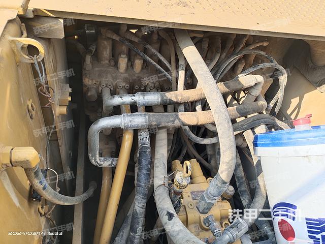 回转马达和主控阀（整机外观）