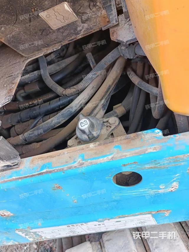 回转马达和主控阀（整机外观）