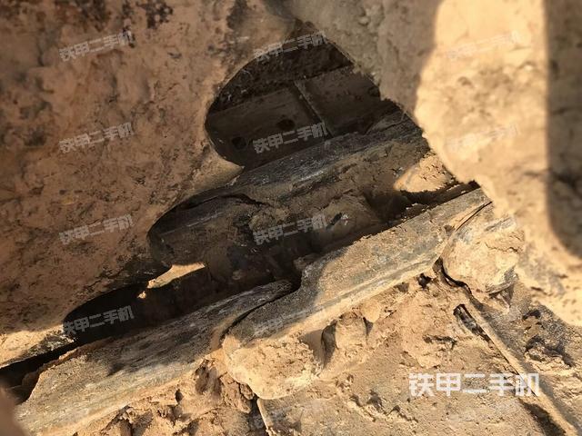 右側(cè)履帶整體?(行走機(jī)構(gòu)) 右側(cè)履帶整體?(行走機(jī)構(gòu))