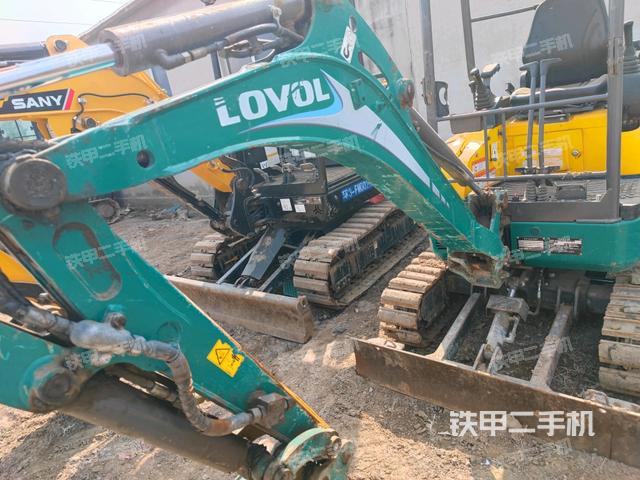 大臂背部俯視(工作和回轉(zhuǎn)裝置) 大臂背部俯視(工作和回轉(zhuǎn)裝置)