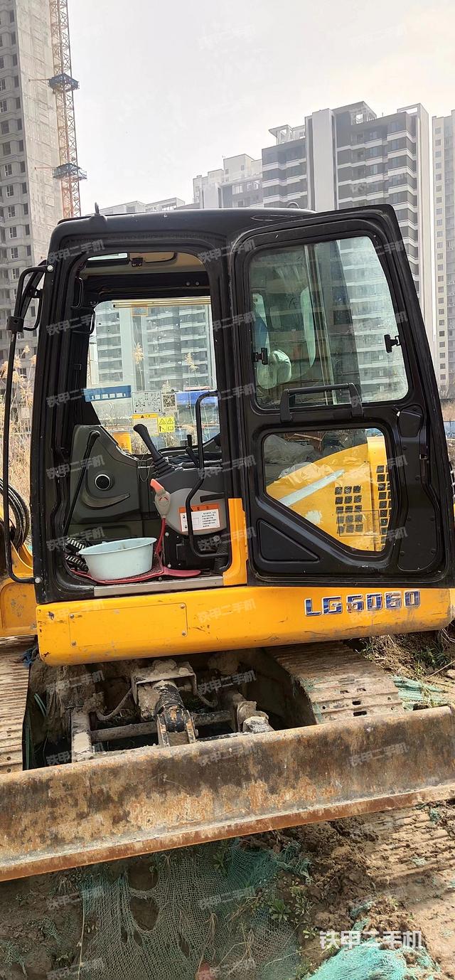 驾驶室整体（整机外观）