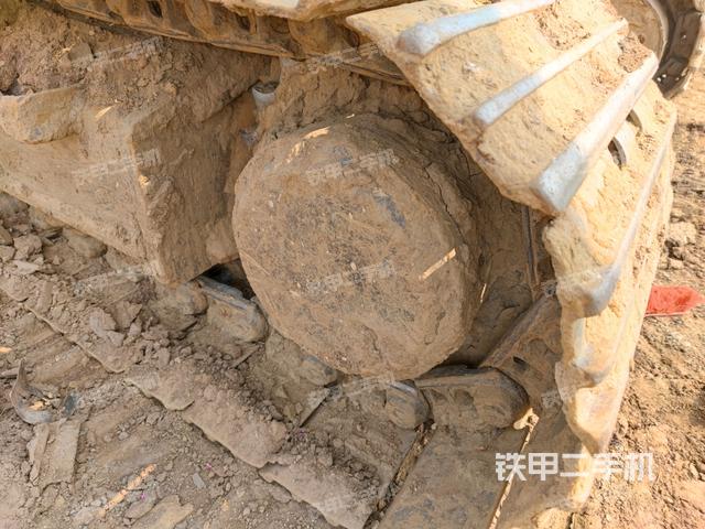 右驅(qū)動輪（行走機構(gòu)）