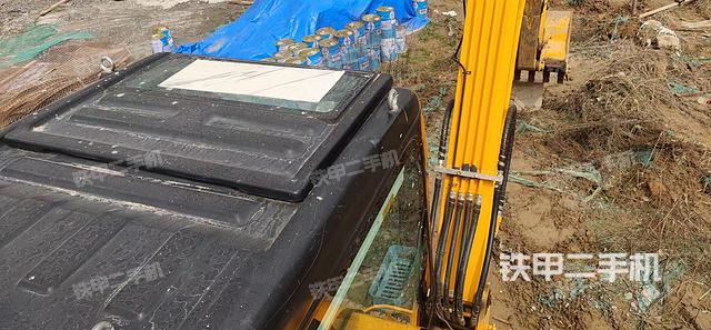 驾驶室顶部（整机外观）