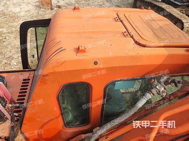 驾驶室顶部（整机外观）