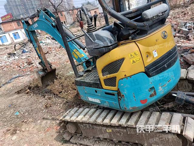 驾驶室顶部（整机外观）