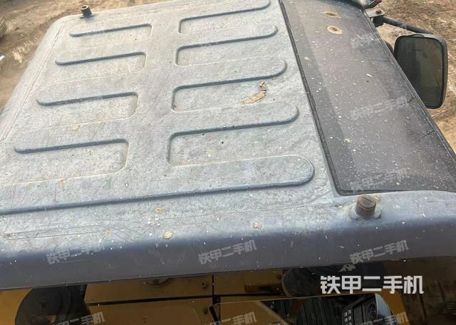 驾驶室顶部（整机外观）