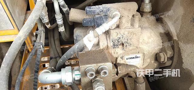 液压泵舱室正面整体（整机外观）