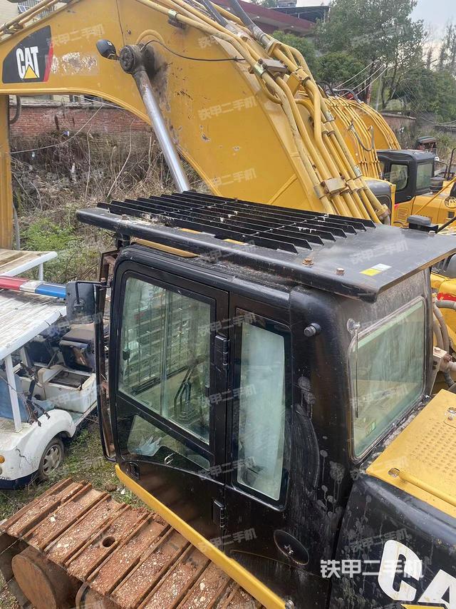 驾驶室顶部（整机外观）