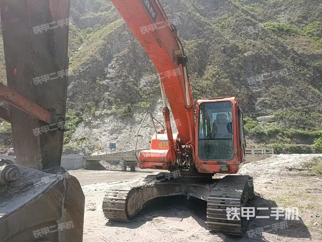 驾驶室顶部（整机外观）