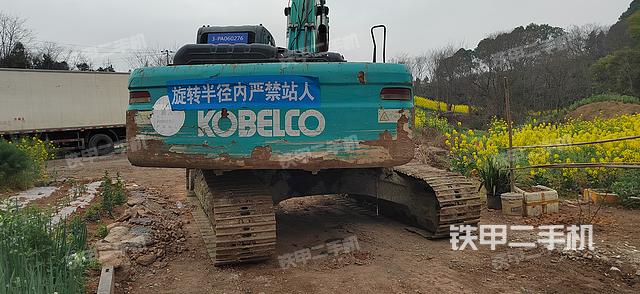 驾驶室顶部（整机外观）