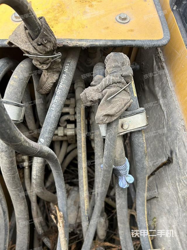 回转马达和主控阀（整机外观）