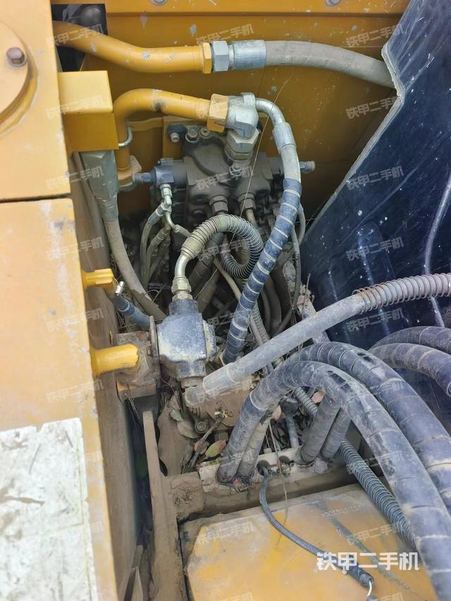 回转马达和主控阀（整机外观）