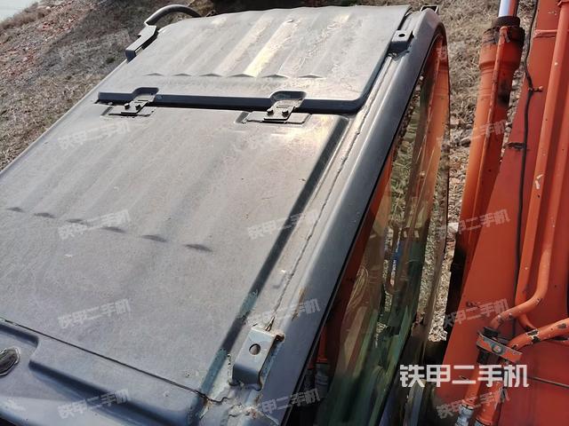 驾驶室顶部（整机外观）