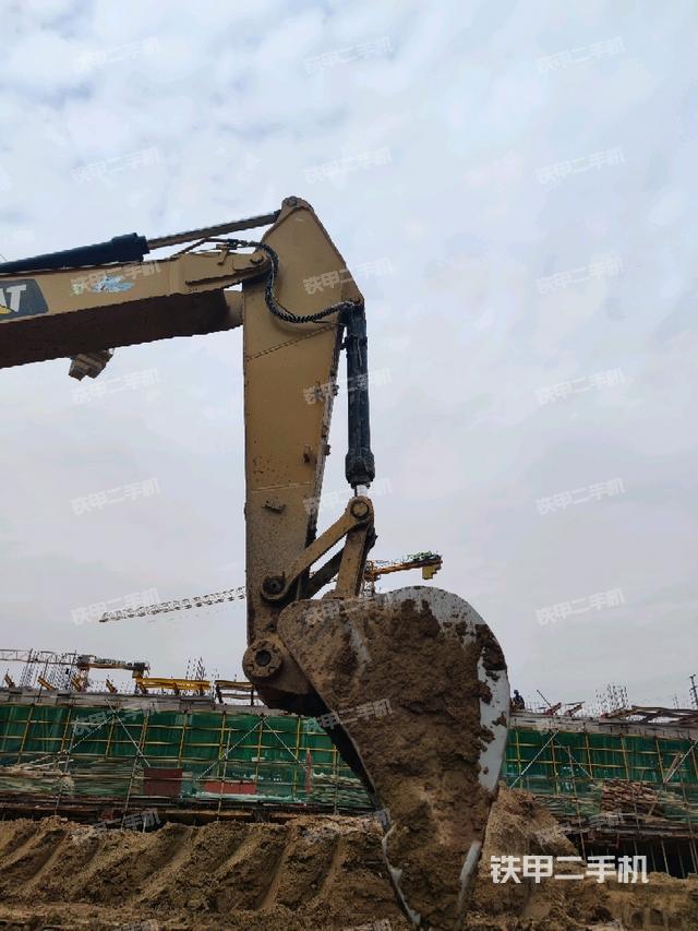 小臂整体右前（工作和回转装置）