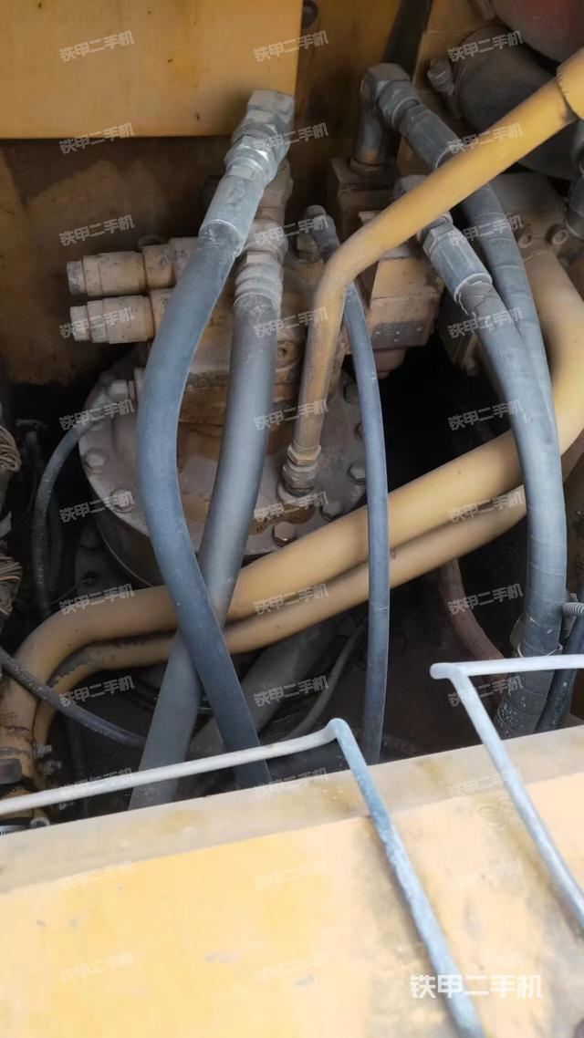 回转马达和主控阀（整机外观）