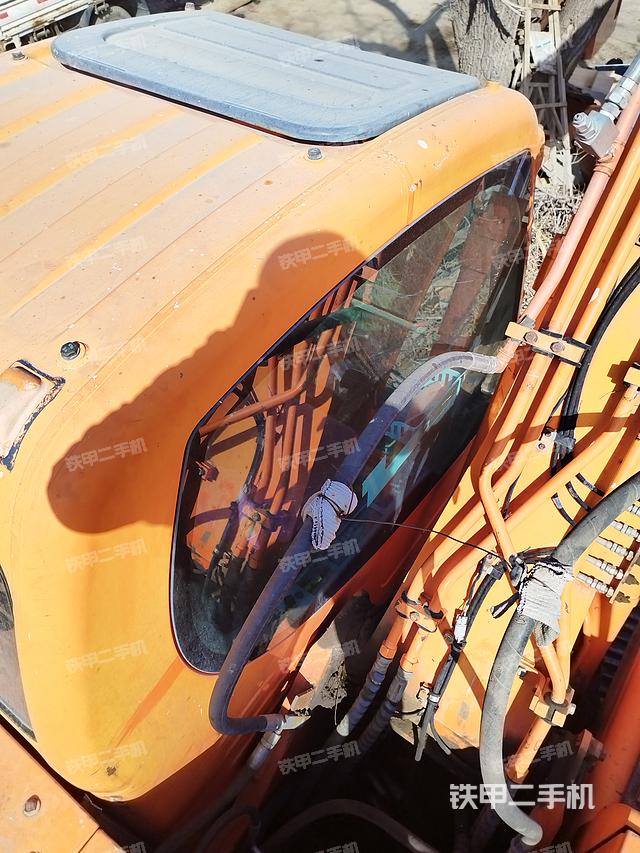 驾驶室顶部（整机外观）