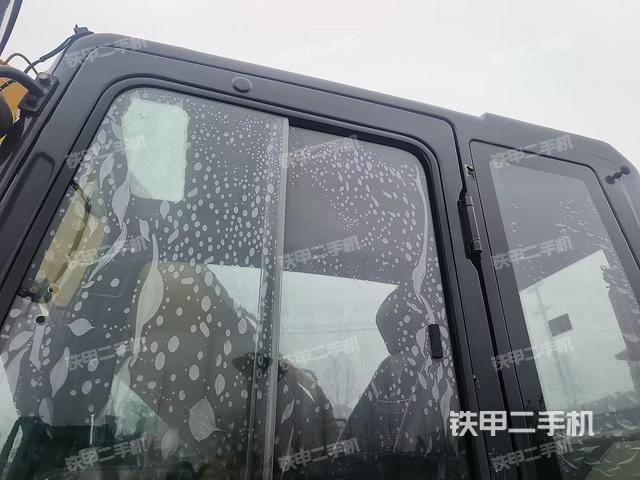 驾驶室顶部（整机外观）