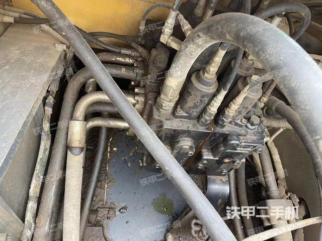 回转马达和主控阀（整机外观）