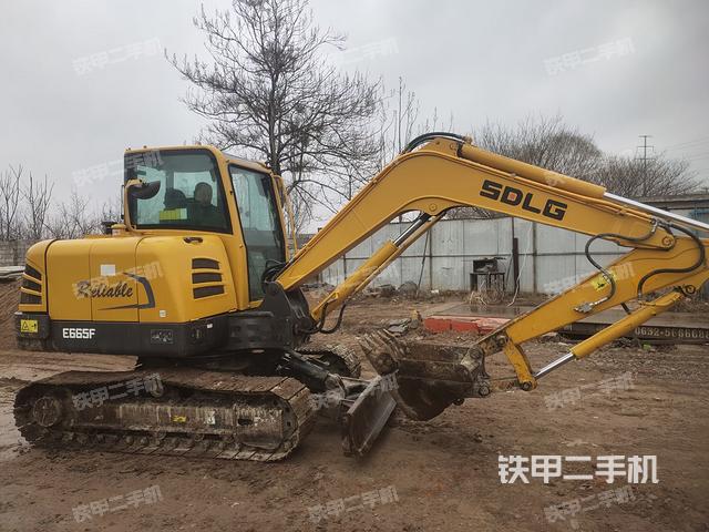 驾驶室顶部（整机外观）