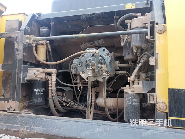 液压泵舱室正面整体（整机外观）