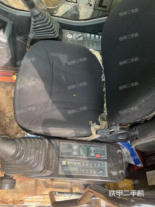 驾驶室顶部（整机外观）