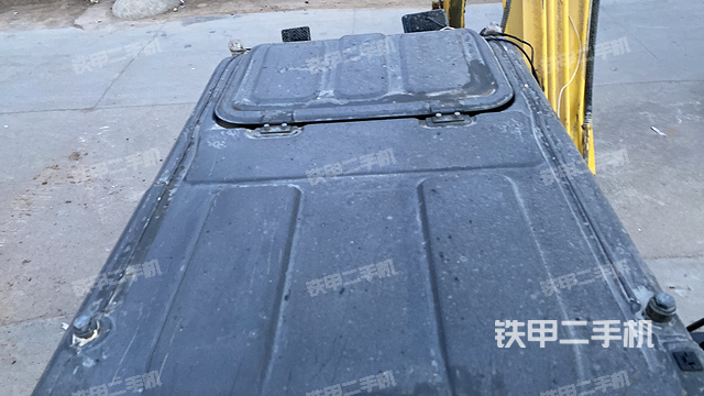 驾驶室顶部（整机外观）