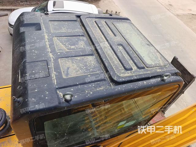 驾驶室顶部（整机外观）