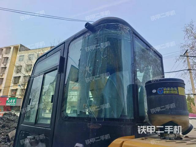 驾驶室顶部（整机外观）