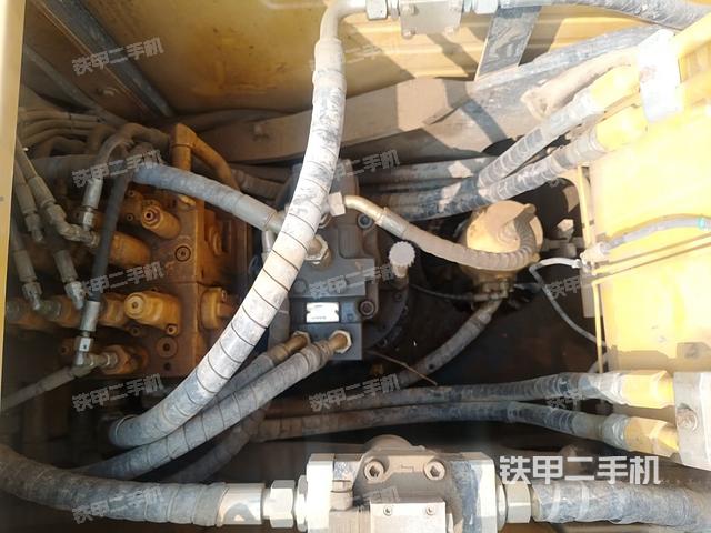 回转马达和主控阀（整机外观）