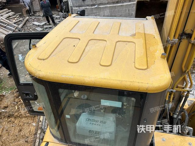 驾驶室顶部（整机外观）