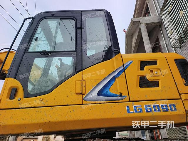 驾驶室整体（整机外观）