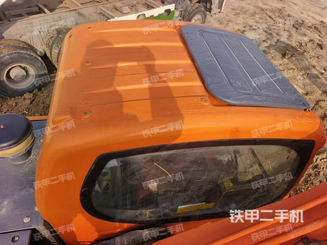 驾驶室顶部（整机外观）