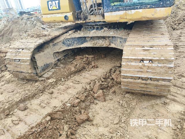 转盘和下车架正前（工作和回转装置）