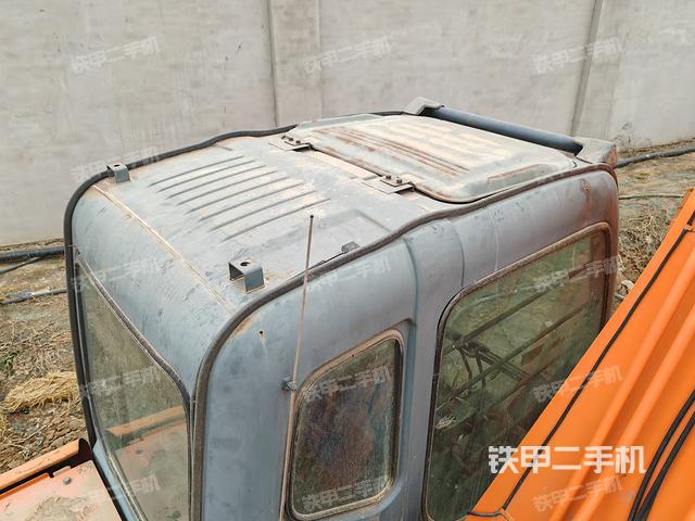 驾驶室顶部（整机外观）