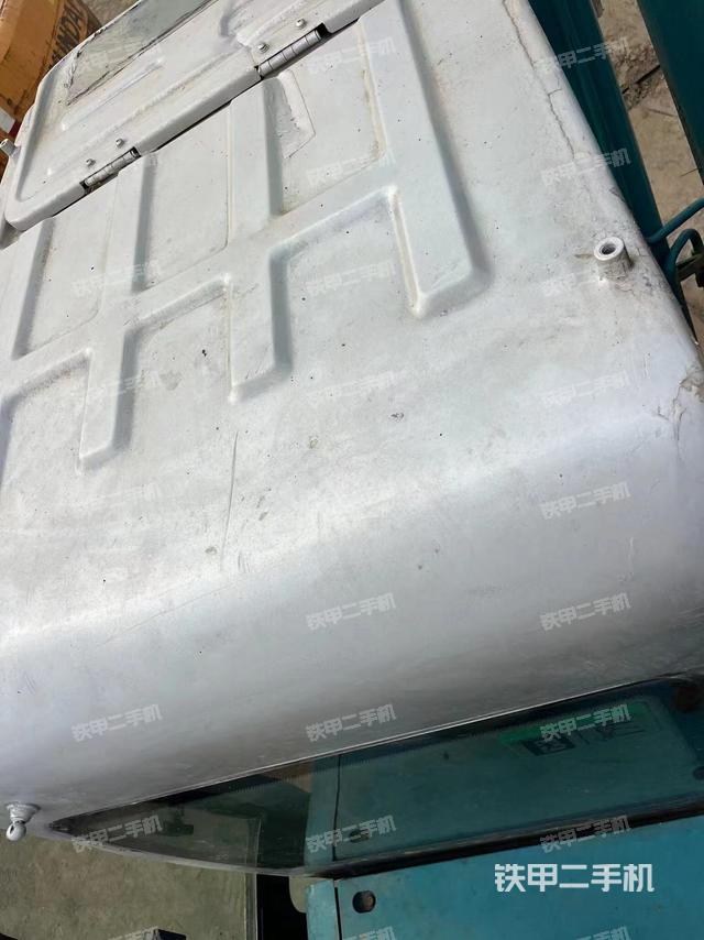 驾驶室顶部（整机外观）